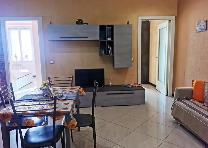 Spacious Apartment With Sea View In The Heart Of Genoa 85 M²